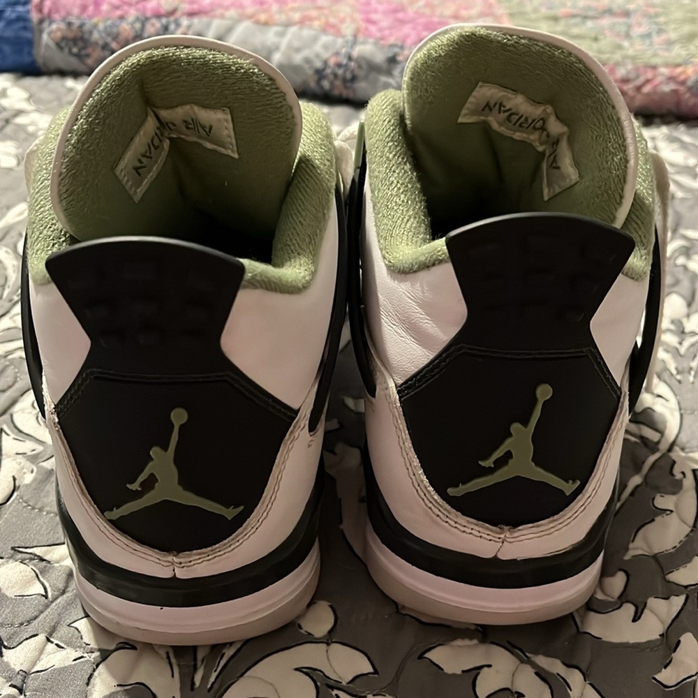 Women’s Air Jordan 4 Retro Seafoam - Picture 3 of 7